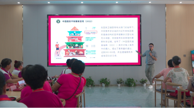 消费者参观G66.VIP官网牧场